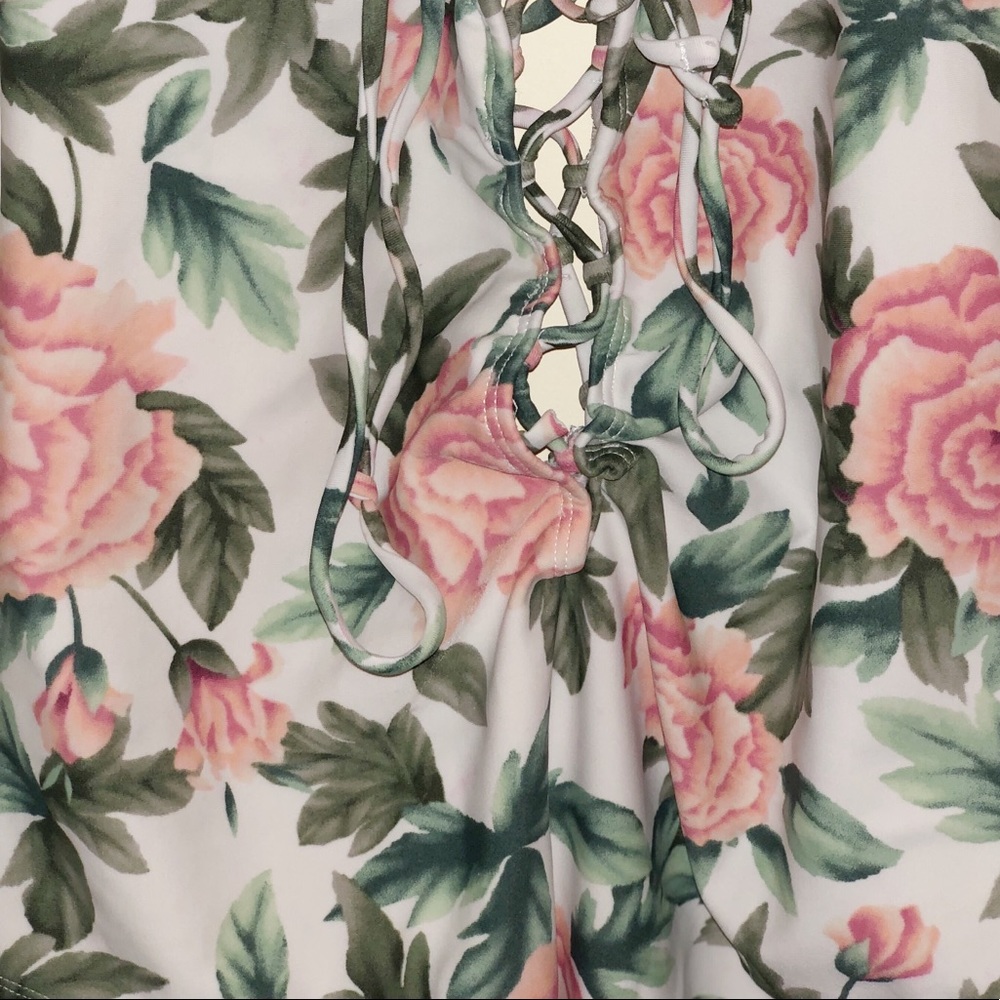 Bikini - Picture 3 of 4